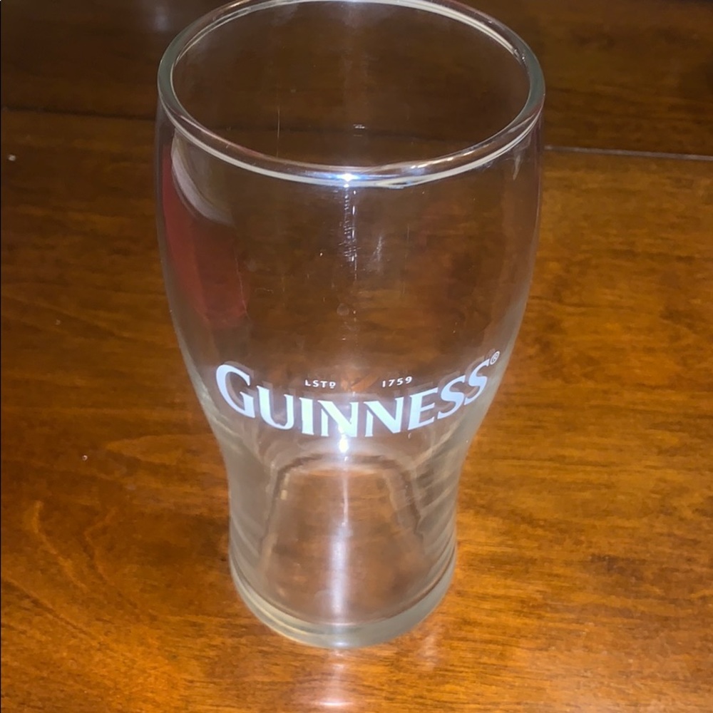 COLLECTORS GUINNESS GLASS